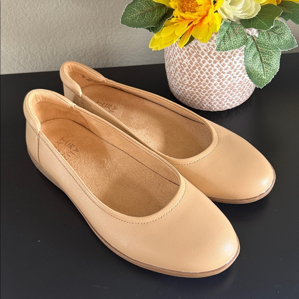 Naturalizer Women’s Flexy Tan Ballet Flats View 2